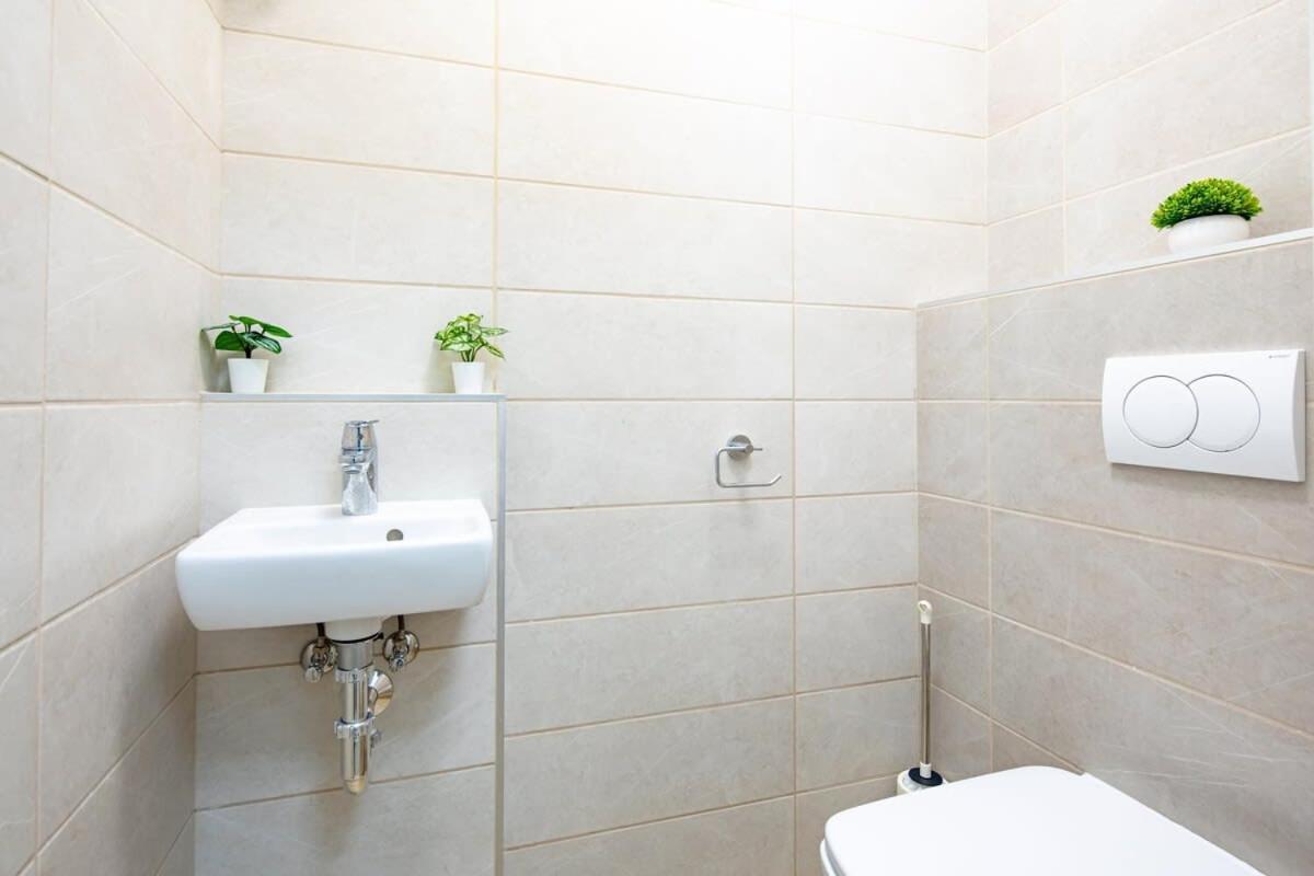 Free Parking - Balcony - Sunny - New Apartment Budapest Bagian luar foto