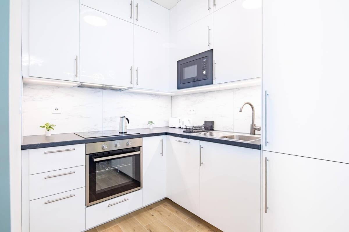 Free Parking - Balcony - Sunny - New Apartment Budapest Bagian luar foto