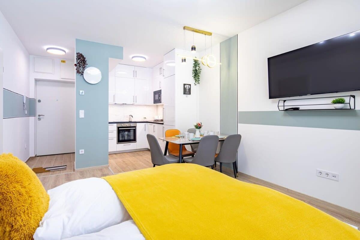 Free Parking - Balcony - Sunny - New Apartment Budapest Bagian luar foto
